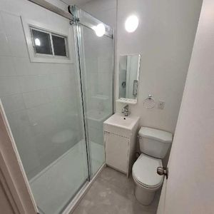 3 1/2 Appartement entièrement rénové - Photo 2
