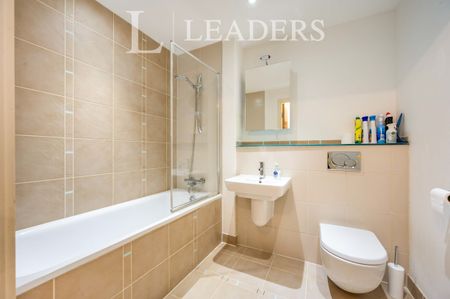 2 bedroom apartment to rent The Crescent, Gunwharf Quays, Portsmouth, PO1 - Photo 3