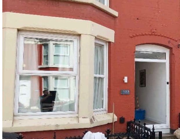 Empress Road Room 2 - Photo 1