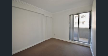 5 Bedrooms Townhouse in Perfect Location - Photo 3