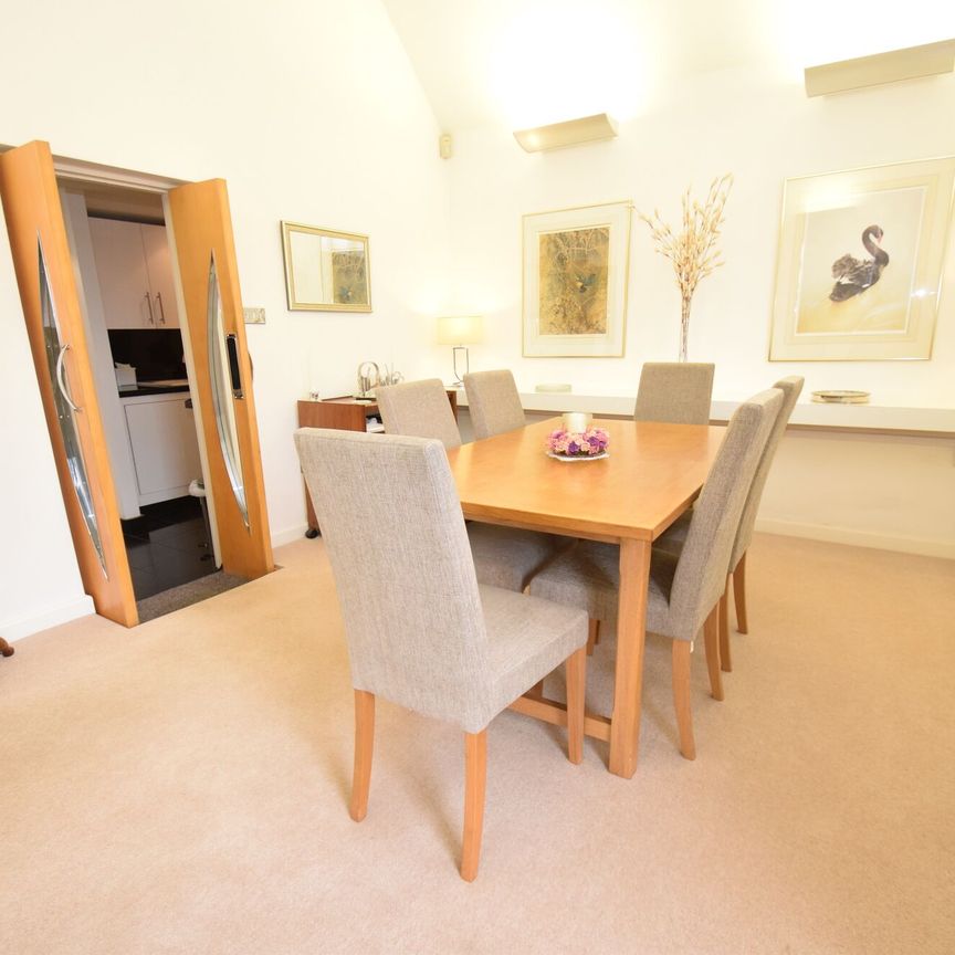 2 bedroom property to rent - Photo 1