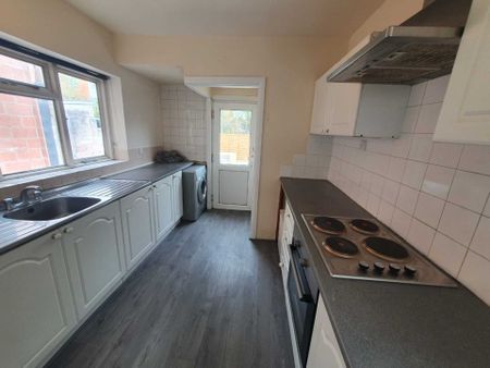 Price £1,700 pcm - Available 17/05/2025 - Furnished - Photo 3