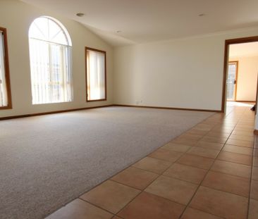 Single Level Three Bedroom Home. - Photo 4