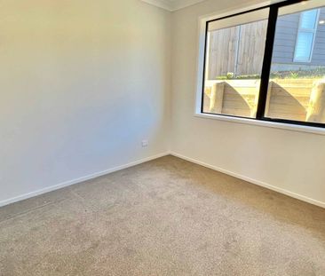 Easy-Care Home - Washer & Dryer Included! - Photo 2