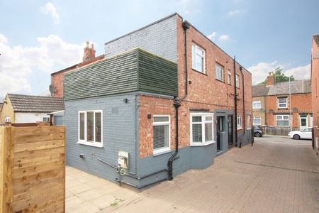 School Lane, Kettering, Northamptonshire, NN16 - Photo 4