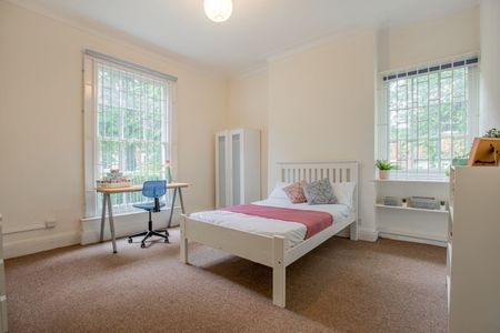 9 Bed Semi-Detached House, Wilkinson Street, S10 - Photo 4