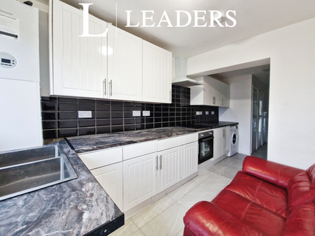 1 bedroom in a house share to rent - Photo 3