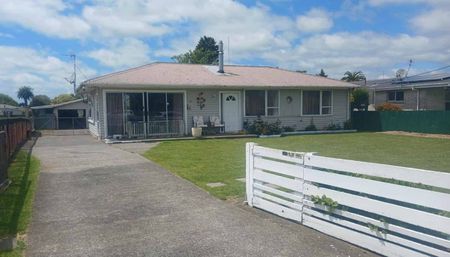 Lovely 3 Bedroom Home plus games room - Photo 5