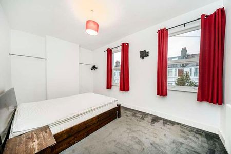 Eastcombe Avenue, Charlton, SE7 - Photo 4