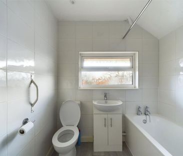 3 bedroom semi-detached house to rent - Photo 6