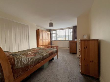 4 bedroom semi-detached house to rent - Photo 5