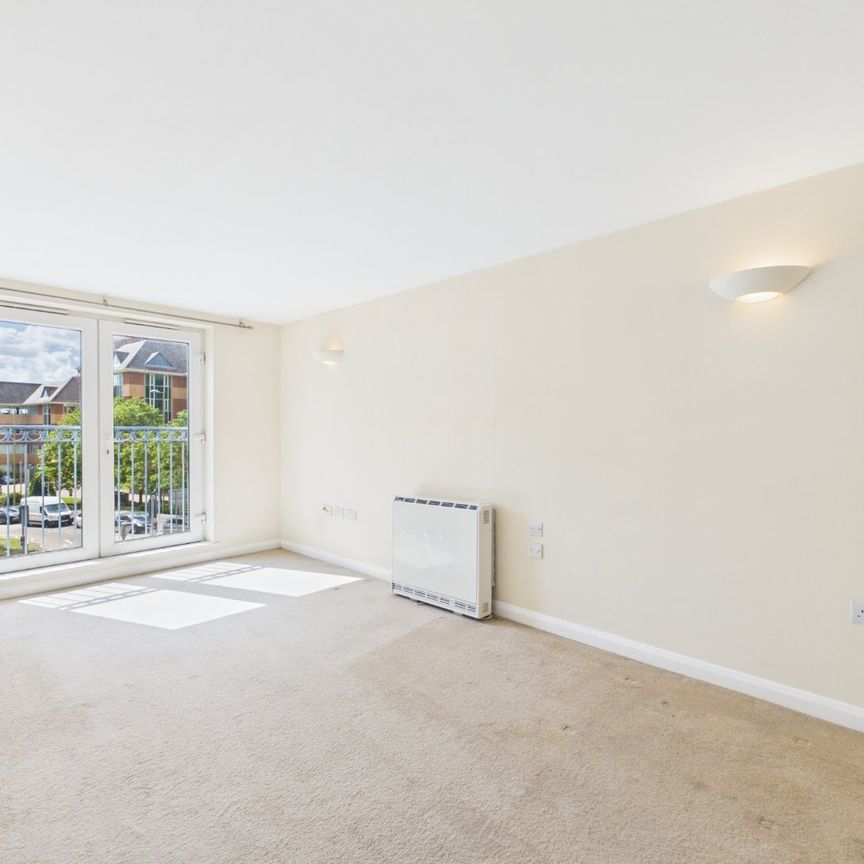 2 bedroom Flat in Farnborough Road, Hampshire - Photo 1