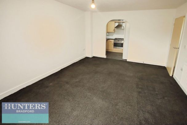 2 bedroom Flat To Let - Photo 1