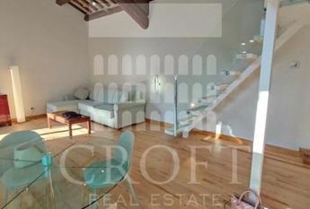 Center-Pantheon: Beautiful fully furnihed modern 1 bedroom, 2 bath loft in Historic building. Quiet, bright, parquet floors, high ceilings, air conditioning, close to services. # 2264