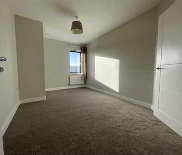 Redecorated modern apartment in the heart of the town centre just o... - Photo 2