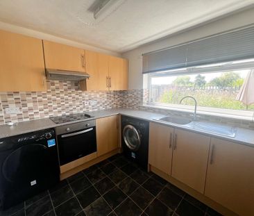 3 bedroom semi-detached house to rent - Photo 6