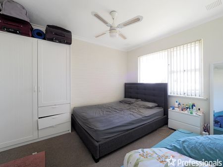 QUIET COMPLEX LIVING ! - Photo 4