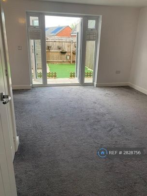 3 bedroom semi-detached house to rent - Photo 1
