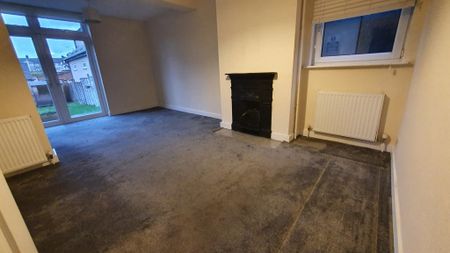 3 bedroom semi-detached house to rent - Photo 2