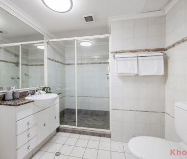 North-Facing Pyrmont Retreat with Ducted A/C and Resort-Style Ameni... - Photo 4