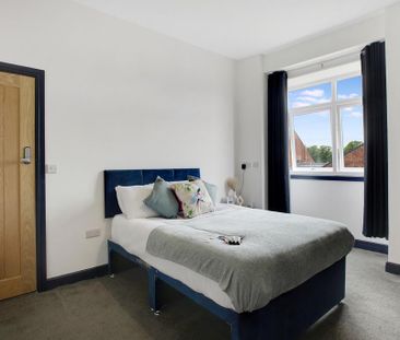 1 bedroom in a house share to rent - Photo 2