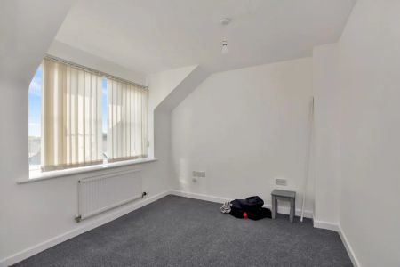 Rylands Drive, Warrington, WA2 7DB - Photo 4