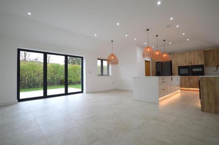 4 bedroom detached bungalow to rent - Photo 3