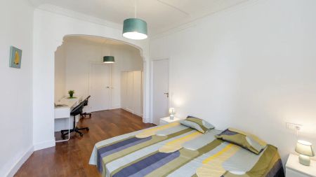 Room in a shared 16-bedroom apartment for rent in Sant Antoni, bills included - Foto 3