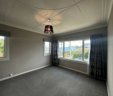 A meticulously kept home in a desirable street! - Photo 5