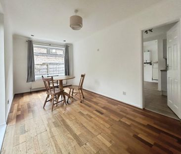 4 bedroom link detached house to rent - Photo 5