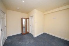 4 bed House - Mid Terrace for Rent - Photo 5