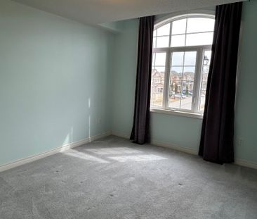 For Lease - 1202 Atkins Drive, Newmarket, Ontario - Photo 4