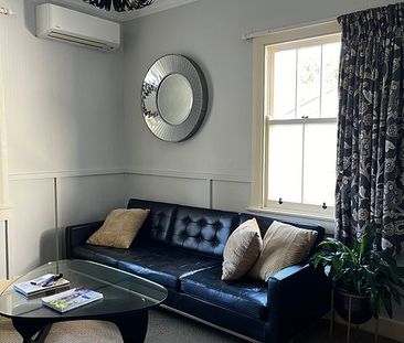 Walk to work! Quaint furnished cottage (Thorndon) - Photo 5