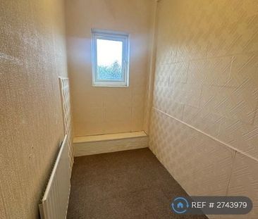 3 bedroom end of terrace house to rent - Photo 3