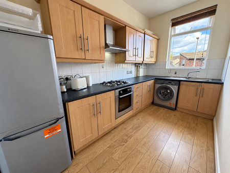 1 bedroom flat to rent - Photo 2