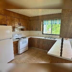 3 Bed 1.5 Bath Suite with Single Garage Edmonton - Photo 1