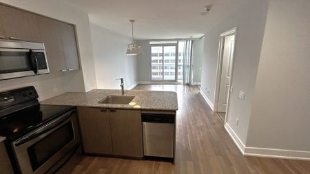 For Lease - 23 Sheppard Avenue Unit# 806, Toronto, Ontario - Photo 2