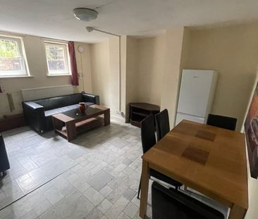 Room in a Shared House, Recreation View, LS11 - Photo 1