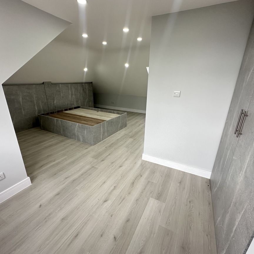 Star Road, Greater London, UB10 - Photo 1