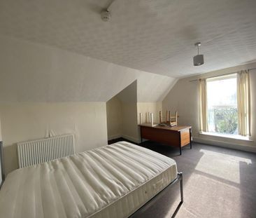 6 bedroom terraced house to rent - Photo 4