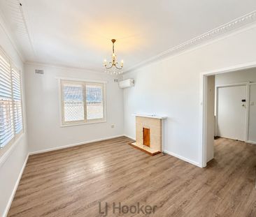 Spacious Five-Bedroom Family Home with Freshly Updated Interiors! - Photo 1