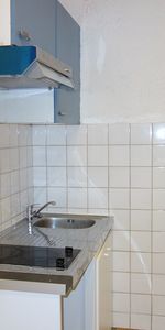 Location - Appartement T1 de 22 m², au rez-de-chaussée d'un immeuble de ville - Photo 4