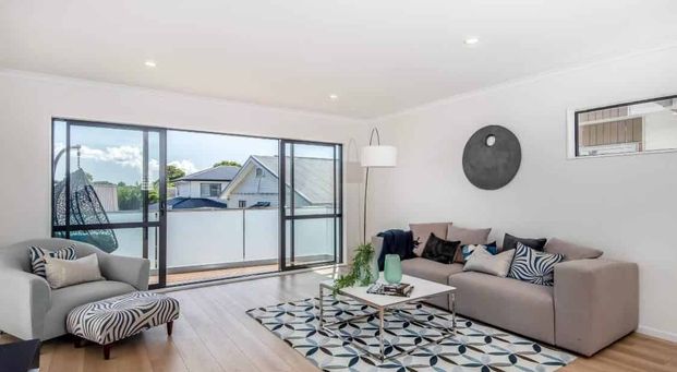 Modern Freestanding House with Double Garage - Photo 1