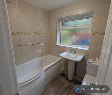 3 bedroom semi-detached house to rent - Photo 6