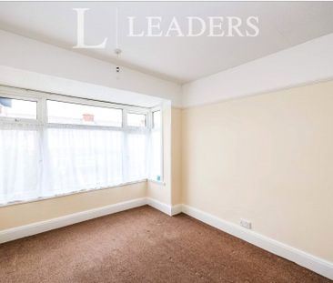 3 bedroom house to rent Chatsworth Avenue, Portsmouth, PO6 - Photo 2