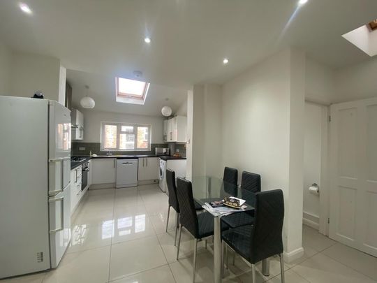 4 Bed Terraced House, Totterdown Street, SW17 - Photo 1