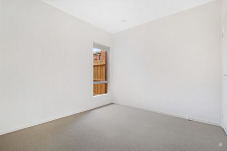 816 Eynesbury Road, Eynesbury VIC 3338 - House For Rent | Domain - Photo 3