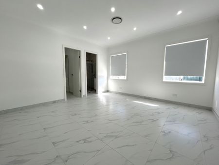 Spacious 4 Bedroom Home - Photo 5