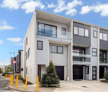 Stylish Albany 3BR Townhouse w/ AC & Deck! - Photo 4