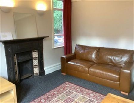 7 Bedroom Semi Detached To Let - Photo 2